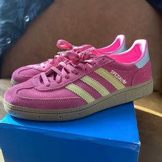 Adidas Handball Spezial LUCPNK Women's Casual Shoes JI1407. Condition is Pre-owned. Shipped with USPS Priority Mail. Adidas Handball Spezial, Adidas Handball, Women's Casual Shoes, Casual Shoes Women, Women's Casual, Priority Mail, Casual Shoes, Casual Women, Adidas