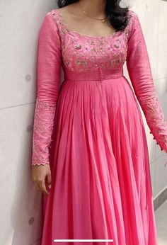 Simple Gown For Women, Frocks Neck Designs For Women, Anarkali Stitching Ideas, Gown Ideas Indian, Long Frocks Neck Designs, Latest Anarkali Designs, Long Frocks Indian Designer Dresses, Long Frock Models, Anarkali Designs