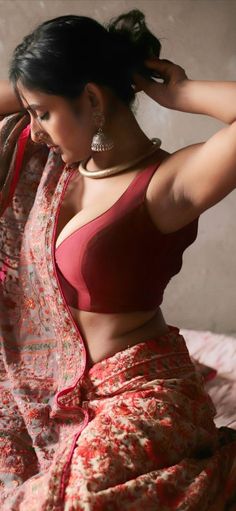 Saree Poses, Indian Photoshoot, Saree Photoshoot, Hot Women Dress, Saree Models, Beautiful Smile Women, Indian Beauty Saree, Saree, Thing 1