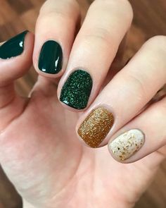 Nail Color Combos, Painted Nails, Beauty Ideas, Dot Art, Nail Color, Christmas 2024, Green Nails, Dots Art, Nails Ideas