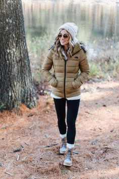 Winter Outdoor Outfits, Outdoor Winter Outfit, Outdoorsy Outfit, Alaska Outfits, Dog Walking Outfit, Cute Hiking Outfit, Hiking Boots Outfit, Look Legging, Colorado Outfits