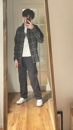 Soft Eboy Aesthetic, Aethstetic Outfits Men, Outfit Guys Casual, 70s Boys Outfits, Boy Asthetics Outfit, Guy Clothing Style, Men Flannel Outfits Street Styles, Baggy Male Outfits, Flannel Outfits Boys