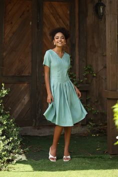 Enjoy the simplicity, comfort and grace of linen with our MABEL dress design! Handcrafted in our studio to your specific measurements and preferences, available in over 60 colors.  STYLE DETAILS - Regular fit - V neck - Short sleeves - Lovely pleats from the top to bottom - Seam side pockets - 100 % linen, medium weight (200gsm), free-shrinkage, amazingly soft feel - Handcrafted in our studio, French seams, clean and meticulous DRESS LENGTH & CUSTOM -Mid length dress  Standard length from should French Seam, Mid Length Dresses, Style Expert, Linen Dress, Pleated Dress, Fabric Samples, Dress Clothes For Women, Dress Making, Dress Length