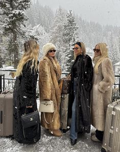 #winteroutfits #cold #winter #austria #swissalps #furcoat Half Sweater, Classy Lady, Chic Shirts, Chic Sweaters, Classic Watches, Suede Loafers, Classic Chic, End Of Summer, Sunglasses Shop