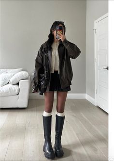 Black Combat Boots Outfit, Winter Inspo Outfits, Winter Boots Outfits, Luxury Photography, Japan Outfit, Winter Outfit Inspiration, Classy Fashion, Trendy Fall Outfits, Mode Inspo