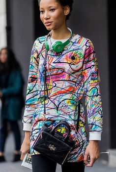 Street Style: 7 New Models to Follow for Their KILLER Off-Duty Style | Lineisy Montero @stylecaster Lineisy Montero, Sweatshirt Refashion, Model Street Style, Painted Clothes, New Class, Art Clothes, Fashion Classy, Star Fashion, Diy Fashion