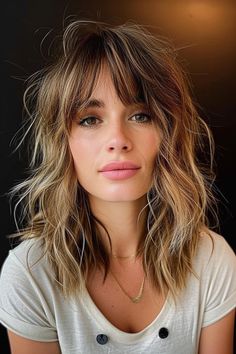 Shaggy Lob: 59+ Styles » Shaggy Lob �✓ Layered Bob ✓ French Shag ✓ Wispy Lob ✓ Razored Shag Cut [ ➳ Jetzt inspirieren lassen! ] Modern Haircuts For Round Faces, Bronde Shag Long, French Long Bob With Bangs, Shag Balayage Hair, Medium Shag With Wispy Bangs, Shaggy Long Bob With Bangs, Shaggy Layers Medium, Balayage Shag Hair, Messy Hair With Bangs