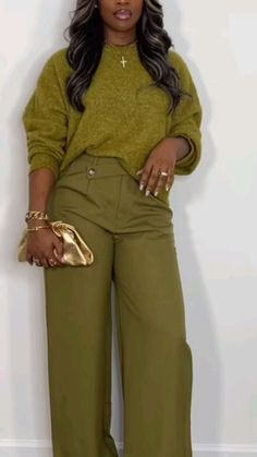 Olive Colored Pants Outfits, Burgundy Outfits For Women, Causal Chic Outfits, Colored Pants Outfits, Networking Outfit, Cute Professional Outfits, Monochromatic Fashion, Classy Casual Outfits