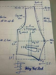 a blueprint drawing of a vest with measurements