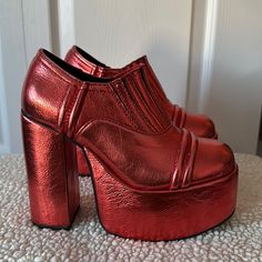 New Jeffrey Campbell Run-Away Pewter Crinkle Platform Red Metallic (New - Size 7.5) Brand: Jeffrey Campbell Item: Run-Away Pewter Crinkle Shoe Color: Red Condition: Brand New | Never Worn Size: Women's 7.5 5” Heel 2” Platform No Flaws Stylish Slip On Platforms New Without Box Rare - Sold Out! Hard To Find. Stacked Heel Ankle Boots, Cutout Ankle Boots, Jeffrey Campbell Boots, Brown Leather Wedges, Studded Boots, Black Suede Heels, Platform Ankle Boots, Black Leather Heels, Jeffrey Campbell Shoes