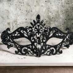 Durable Quality: This Masquerade Mask Is Made Of High-Quality Alloy And Rhinestone Diamond. They Are Manual Workmanship, Very Comfortable To Wear. Elegant Design: The Crown Is Encrusted Shinny Diamond Rhinestone. The Intricate And Delicate Are Very Elegant And Luxury. Various Occasion: The Mask Is Perfect For Masquerade Party, Festivals, Carnival Themed Party, Formal Balls, Halloween Party, Trick-Or-Treat, Cosplay, Theatrical Plays, Fashion Shows, Pageants, New Year’s Party, Bridal Showers, Hall Masquerade Ball Decor, Vampire Masquerade Ball, Masquerade Mask Aesthetic, Christmas Masquerade Party, Gothic Masquerade, Mask Gothic, Halloween Maske, Masquerade Mask Black, Crystal Mask