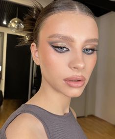 Makeup 2024, Grey Makeup, Wife Aesthetic, Grey Eyes, Event Makeup, Evening Makeup, Glamorous Makeup