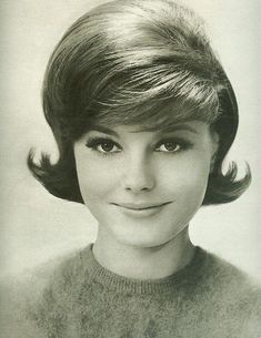 Hairstyles From the 1960's Classic Early 60 S Hairstyle the 1960 S  #1960shairstyles #shorthairstylesfromthe1960s Check more at http://ladysmithstreethockey.com/hairstyles-from-the-1960s/ Beyonce Hair, 60s Women, Athletic Hairstyles, Penteado Cabelo Curto, Curly Bob Hairstyles, Retro Hairstyles, Hair Reference