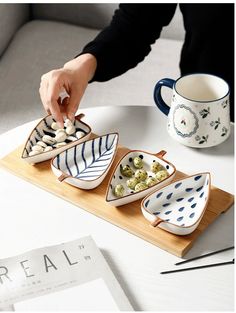 Assiette Design, Snack Dishes, Diy Keramik, Sushi Cake, Cake Tray, Snacks Dishes, Sculptures Céramiques, Cerámica Ideas, Cold Dishes