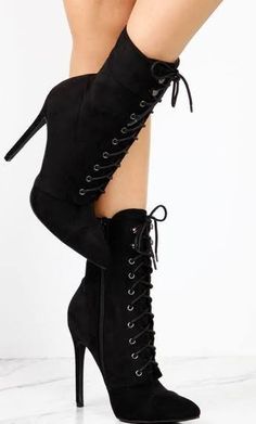 Chanel Boots, Stunning Shoes, Killer Queen, Cute Heels, Hot Shoes, Black High Heels, Womens Fashion Trends, High Heel Boots