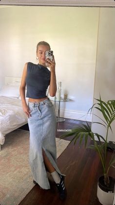 adidas sambas long denim skirt mirror selfie summer outfit casual outfit inspo basic style vacation travel Looks Adidas, Outfit Leggings, Jean Skirt Outfits, Samba Outfit, Denim Skirt Outfits, Denim On Denim, Long Denim Skirt