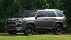 Toyota 4Runner Nightshade Una edición especial que apuesta todo al negro Toyota Four Runner, 2017 Toyota 4runner, Four Runner, Lx 570, 4runner Trd Pro, 4runner Limited, Buying New Car, Chip Foose, Toyota 4runner Trd