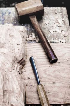 a hammer and some wood shaving tools on a table