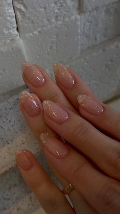 Pink Gold Gel Nails, Nails To Match A Gold Dress, Nuetral Prom Nails, Nail For Graduation, Prom Short Nails, Pink With Gold Glitter Nails, Gold Formal Nails, Natural Prom Nails, Graduation Nails Gold