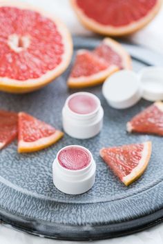 Homemade Pink Grapefruit Lip Balm | Get Inspired Everyday! Easy Lip Balm, Diy Lip Scrub, Diy Lip Balm Recipes, Lip Balm Recipes, Homemade Lip Balm, Diy Lip Balm