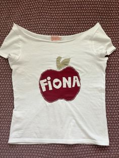 #fionaapple #thiswashardasf Add Lace To Clothes, White Lie Outfit, Fiona Apple Shirt Diy, Patchwork Tshirt Ideas, Upthrifting Clothes, Fiona Apple Art, Fiona Apple Style, Easy Shirts To Sew, Drawing On Shirt Ideas