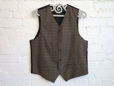 Mens Silk Vest Speckled Mens Vest Mens Silk Vest Edwardian Victorian Renaissance Waistcoat Steampunk Vest Large Size Estimated size: L Measurements (laying flat): Length (back): 23" / 58.5cm Bust: 21" / 53.5cm Waist: 20.5" / 52cm Please check measurements to insure a proper fit. Remember to allow yourself some extra room for movement. You can compare these with something from your closet that fits you well. Condition: great Vintage Condition SHIPPING * I ship worldwide via Priority mail. * I shi Mens Formal Vest, Steampunk Vest, Formal Vest, Silk Vest, Mens Vests, Vests Mens, Mens Formal, Vest Outfits, Extra Room