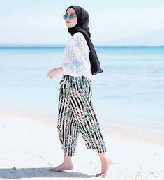 Overall Hijab, Sea Outfit, Outfit Ideas Hijab, Trendy Dresses Summer, Hijab Collection, Hijab Style Casual