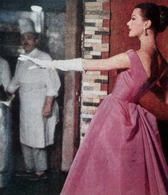 Jacques Heim P/E 1956 "Satellite". Photo Lionel Kazan. Mannequin Barbara Mullen. Barbara Mullen, Vintage Vogue Covers, Vogue Covers, Kazan, Fascinator, Vintage Clothing, Off Shoulder Dress, Vintage Outfits