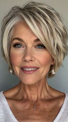 Stylish Short Hairstyles for Women Over 50 Short A Line Haircut, Short Cuts For Fine Hair, Ash Blonde Highlights, Stylish Short Haircuts, Choppy Bob Hairstyles, Short Straight Hair, Hairstyles For Women Over 50, Mom Hairstyles, Professional Tips