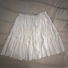 Elevate Your Wardrobe With This Stunning White Linen Skirt From Gap. Featuring A Drawstring Waist, This Skirt Is Perfect For Any Occasion, From Casual Outings To Business Meetings. The Tasseled Ruffle Accents And Knee-Length Flare Style Add A Touch Of Bohemian And Cottagecore Vibes, Making It An Ideal Choice For Summer, Fall, And Spring Seasons. Crafted From A Blend Of Linen And Cotton, This Skirt Is Easy To Care For And Machine Washable. It's Lined And Suitable For All Seasons, Ensuring You Can White Linen Skirt, Cottagecore Vibes, Gap Women, Linen Skirt, Women Skirts Midi, White Linen, Summer Fall, Waist Size, All Seasons