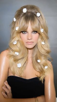 70s Hair And Makeup, 70’s Hair, Disco Hair, 70s Hair, Flowers In Her Hair, Glam Hair, Long Blonde Hair