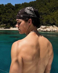 Summer Outfits Men Beach, Bandanas Men, Noah Beck, Beach Ootd, New Era Hat, Beach Photography Poses, Fashion Aesthetics, Beach Poses, Menswear Inspired