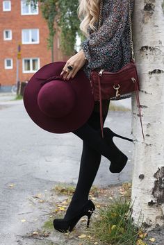 Style inspiration: burgundy hat Frock Fashion, Winter Work, Girls Outfits, Styling Tips, Fall Winter Outfits, Passion For Fashion, Autumn Winter Fashion, Women's Style