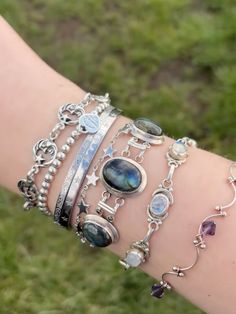 Jewelry Layering Silver, Silver Aesthetic Jewelry, Pretty Jewelry, Stacked Jewelry, Girly Jewelry, Style Accessories