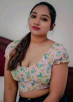 Attractive Dresses, Hot And Spicy, Arabian Beauty Women, Karachi Pakistan, Curvy Girl Fashion, Whatsapp Group