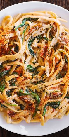 Creamy Italian Pasta with Spinach and Sun-Dried Tomato Cream Sauce on a plate Spinach Sundried Tomato Pasta, Star Pasta Recipes, Spinach Sundried Tomato, Simple Italian Pasta, Tomato Cream Sauce Pasta, Cream Sauce Pasta, Tomato Cream Sauce, Spinach Tomato