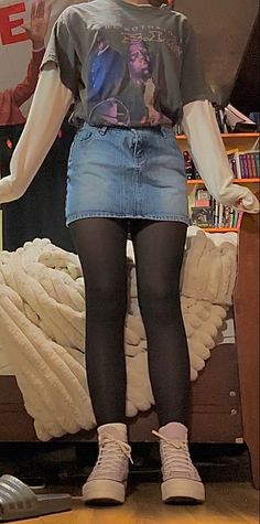 Flannel And Denim Skirt, Denim Skirt Outfit With Tights, How To Style Short Jean Skirt, Denim Skirt Grunge Outfit, Short Denim Skirt Outfits Y2k, Aesthetic Denim Skirt Outfit, Grunge Denim Skirt Outfit, Short Jean Skirt Outfits Y2k, Jean Skirt And Tights Outfit