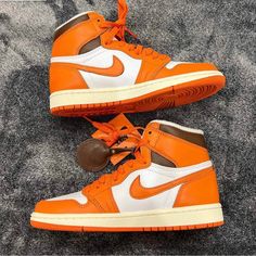 Never Been Worn Orange Jordans, Tenis Nike Jordan, Nike Jordan Air 1, Jordan Orange, Starfish Colors, Orange Jordan, Wmns Air Jordan 1, Christian Woman, Orange Shoes