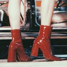 e.e. Fotografi Vintage, 70s Aesthetic, Winter Mode, Chunky Boots, Retro Aesthetic, Aesthetic Vintage, Mode Vintage