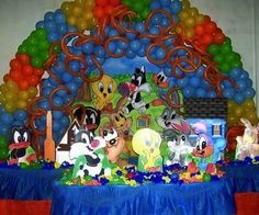 the balloon arch is decorated with many cartoon characters and balloons in the shape of animals