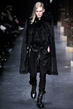 Night’s Watch Ann Demeulemeester fall 2010 Black Clothes, Ann Demeulemeester, Fashion Board, Mode Inspo, Prince Charming, Dark Fashion, Goth Fashion, Fashion Designers, Costume Design