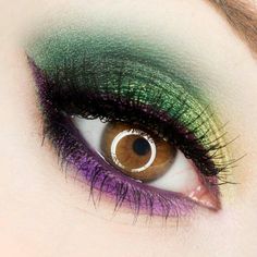 purple and green <3 Makeup Verde, Green Makeup Tutorial, Maquillage Yeux Cut Crease, Halloweenský Makeup, Diva Makeup, Green Plum, Make Up Tutorials, Smoky Eyes