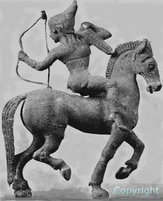 Amazon in Cimmerian dress. Etruscan bronze statuette. Sculptures Céramiques, Bow And Arrow, Horse Sculpture, Primates