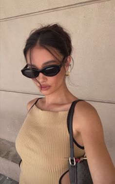 #summeroutfits #springoutfits #sunglasses #chicclouthes #outfitinspo Fest Outfits, Pose Fotografi, Cat Eyes, 가을 패션, Insta Photo Ideas, Mode Inspiration, Fitness Inspo, Photo Inspiration