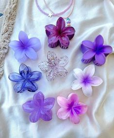 Flowers Hair Clips, Flower Claw Clip, Hair Tie Accessories, Bad Haircut, Hair Accessories Clips, Claw Hair Clips, Girly Accessories, Claw Clips, Do You Like It