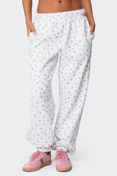 Bouquet Oversized Sweatpants – edikted Casual Cotton Pajama Party Pants, Casual Cotton Pants For Pajama Party, Oversized Spring Sweatpants With Elastic Waistband, Spring Cotton Bottoms With Elastic Cuffs, Oversized Bottoms With Elastic Cuffs For Spring, Cotton Sweatpants With Elastic Waistband For Pajama Party, Cotton Bottoms With Floral Print, Spring Wide Leg Cotton Sleepwear, Spring Wide-leg Cotton Sleepwear