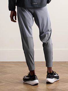 Nike Running’s innovative fabrics are designed with passionate athletes in mind. , These tapered ‘AeroSwift’ track pants are made from breathable, moisture-wicking Dri-FIT ADV , Elasticated drawstring waistband provides a secure and flexible fit , Plenty of pockets for storing your essentials Sports Joggers With Elastic Waist And Tapered Leg, Functional Running Bottoms With Elastic Waistband, Technical Breathable Bottoms For Jogging, Sporty Tapered Leg Joggers With Go-dry Technology, Breathable Technical Bottoms For Jogging, Jogging Activewear With Ribbed Waistband And Tapered Leg, Tapered Leg Activewear For Jogging With Ribbed Waistband, Functional Moisture-wicking Tapered Leg Bottoms, Jogging Athleisure Activewear With Tapered Legs