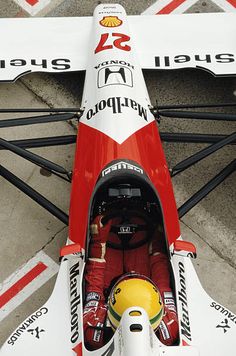 an overhead view of a racing car with the driver sitting in it's seat