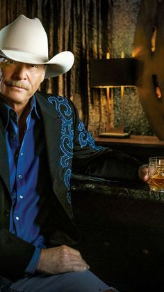 Alan Jackson Releases New Whiskey Line Called Silverbelly Whiskey Hot Country Songs, Outlaw Country, George Strait