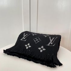 Authentic Louis Vuitton wool and silk Logomania scarf. Greate condition -like new Color Black and silver Size 170/30cm Shipping worldwide  24/48h with DPD courier All items are 100% authentic Authentic Louis Vuitton, Etsy Vintage, Scarf Wrap, New Color, Poland, Black Color, Scarf Accessory, Like New, Louis Vuitton